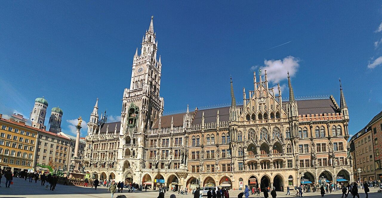 Marienplatz with Neues Rathaus — Munich city centre